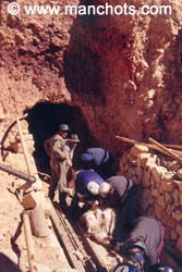 Sacrifice de lamas à l'entrée de la mine - Potosi (Bolivie)