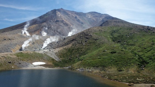 Mont Asahi, Sugatami no ike et fumerolles